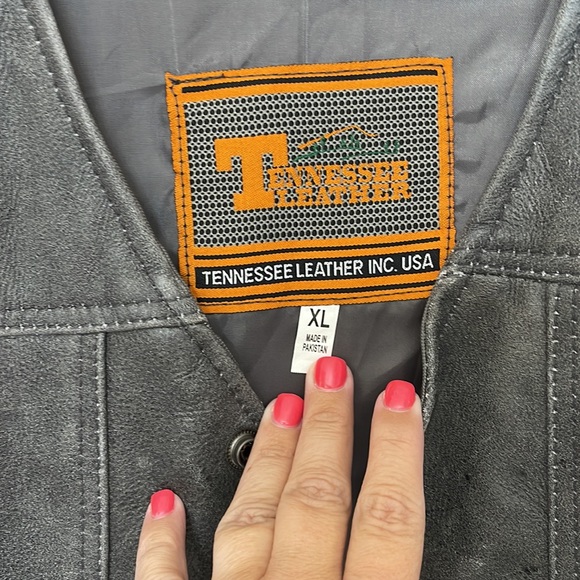 Tennessee Leather Motorcycle Vest - Picture 4 of 7